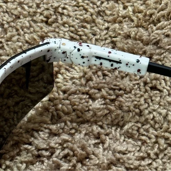 NWT Pit Viper V2 Polarized Sunglasses with Blue Reflective Lens & Speckled Frame - Picture 8 of 9
